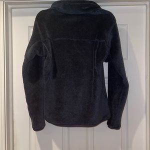 M Patagonia quarter zip/quarter button. color:Navy Blue